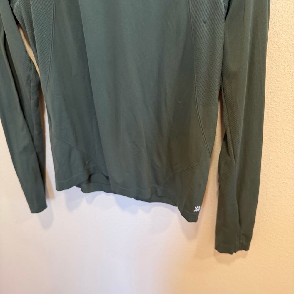 Target all in motion green under scrub athletic top long sleeve large - Picture 9 of 10